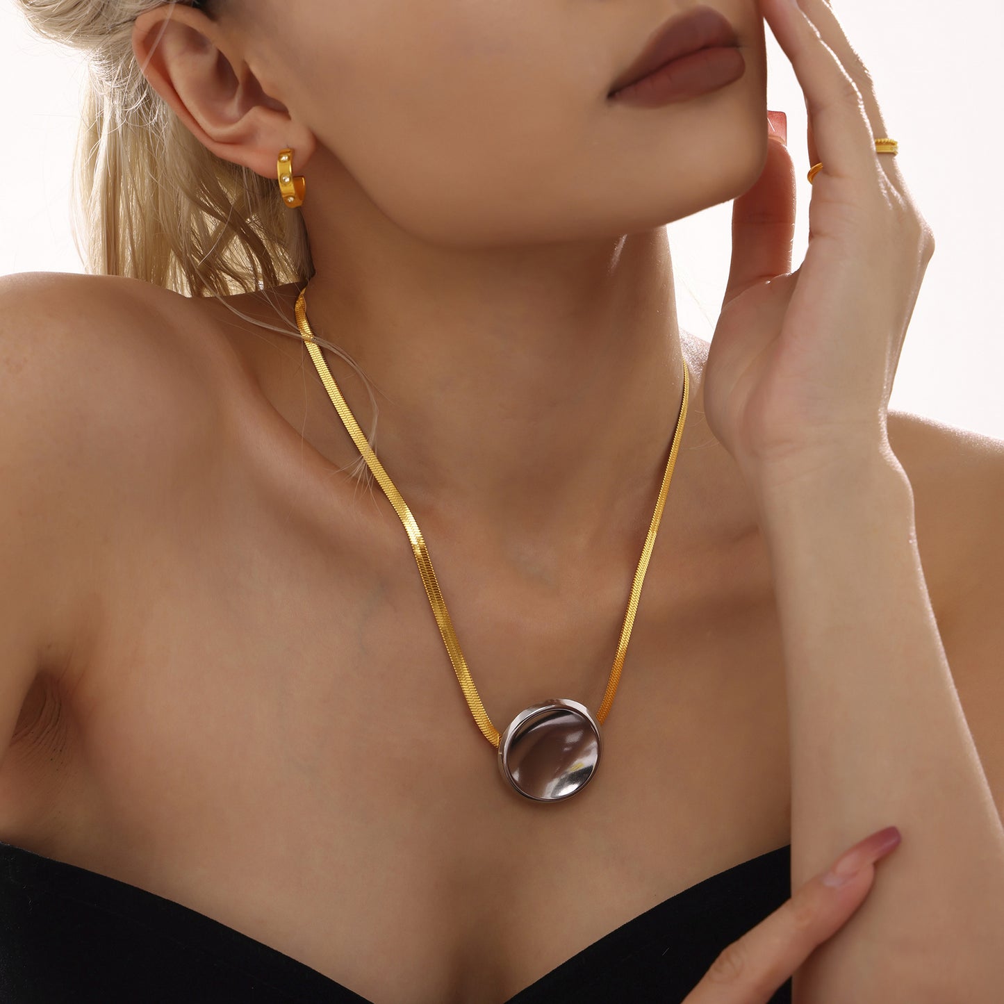 Design Sense Large Round Long Blade Necklace
