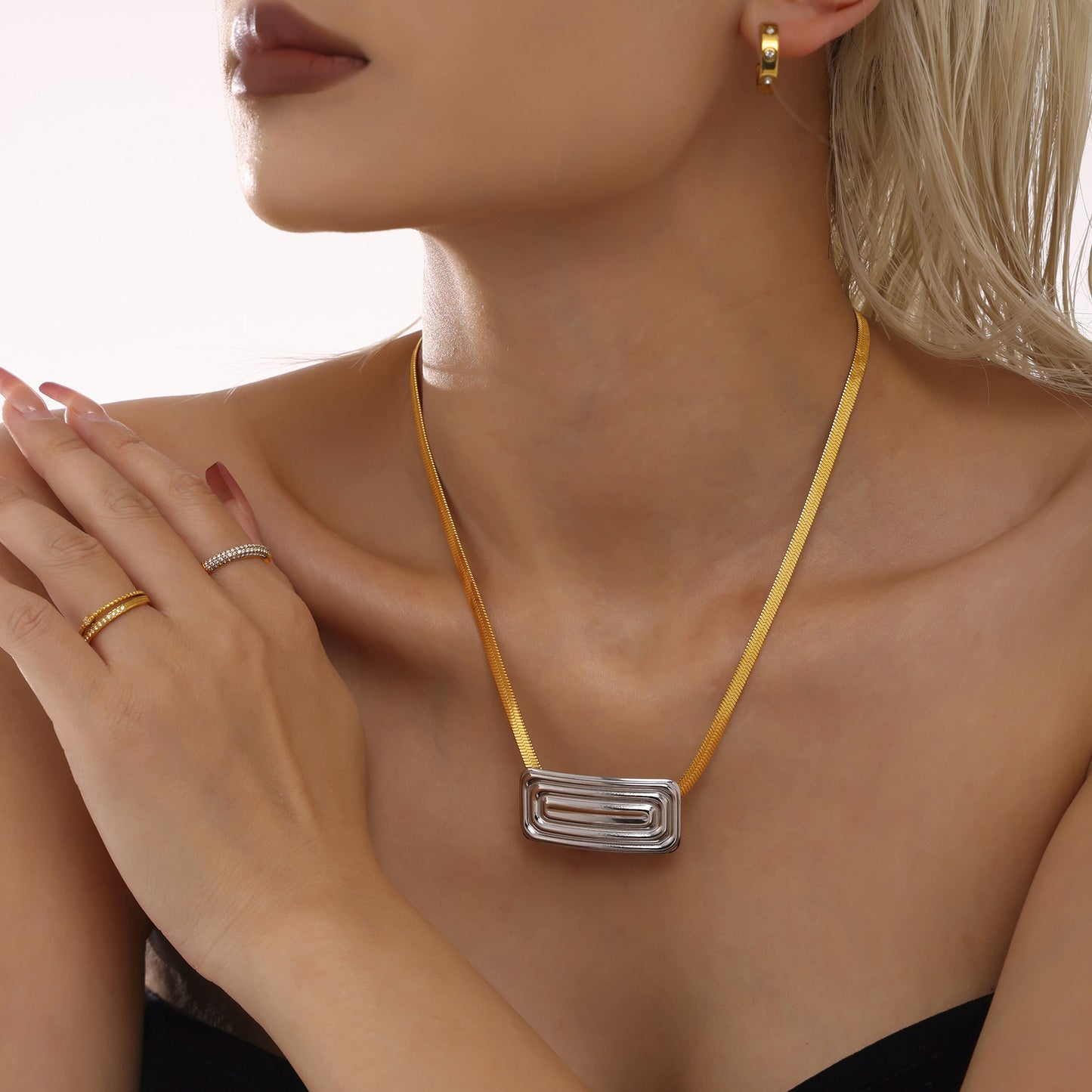 Design Sense Large Round Long Blade Necklace