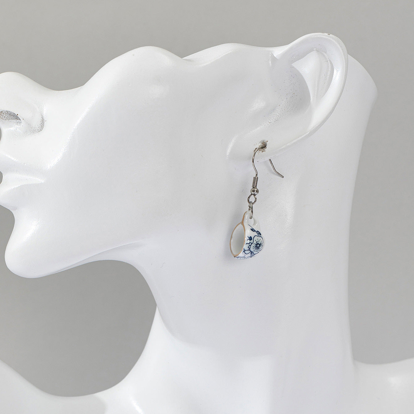 Retro Chinese Style Ceramic Blue And White Porcelain Tea Cup Ear Hook