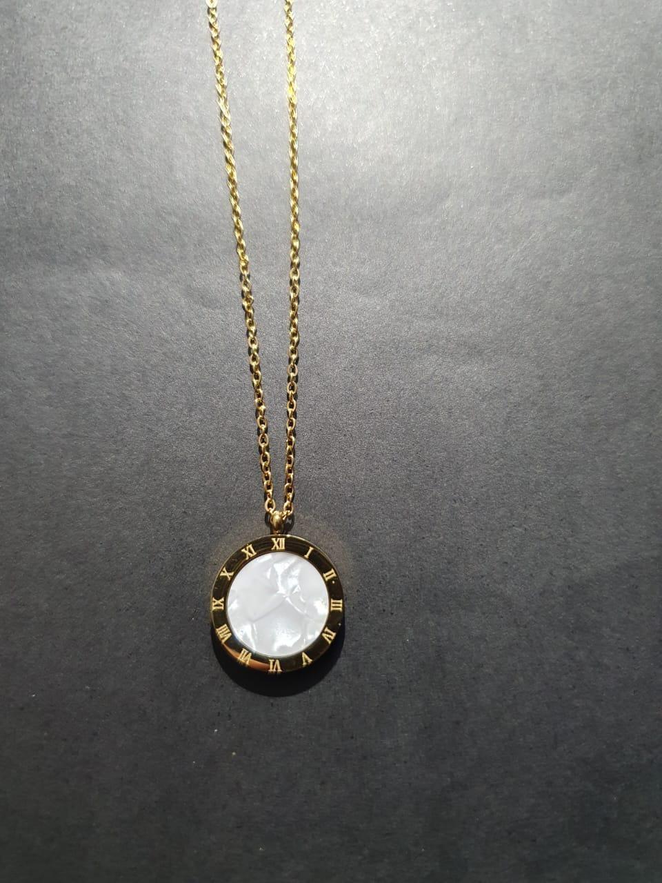 Round Design Gold Plated Black Pendant