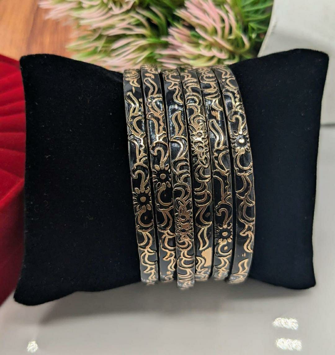 Funky 6 Pcs Graphic Metal Bangles
