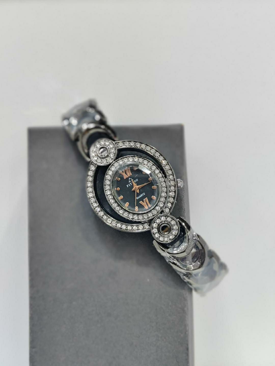 Girl's Analogue Chain Watch (Black)