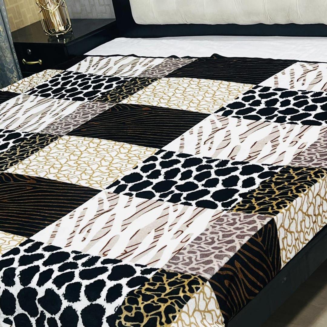 Cozy Printed Fleece Blanket for Double Bed (Black,White)