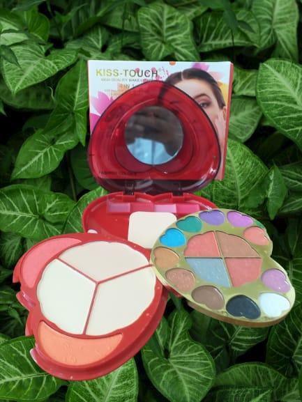 4 in 1 Makeup Deall
