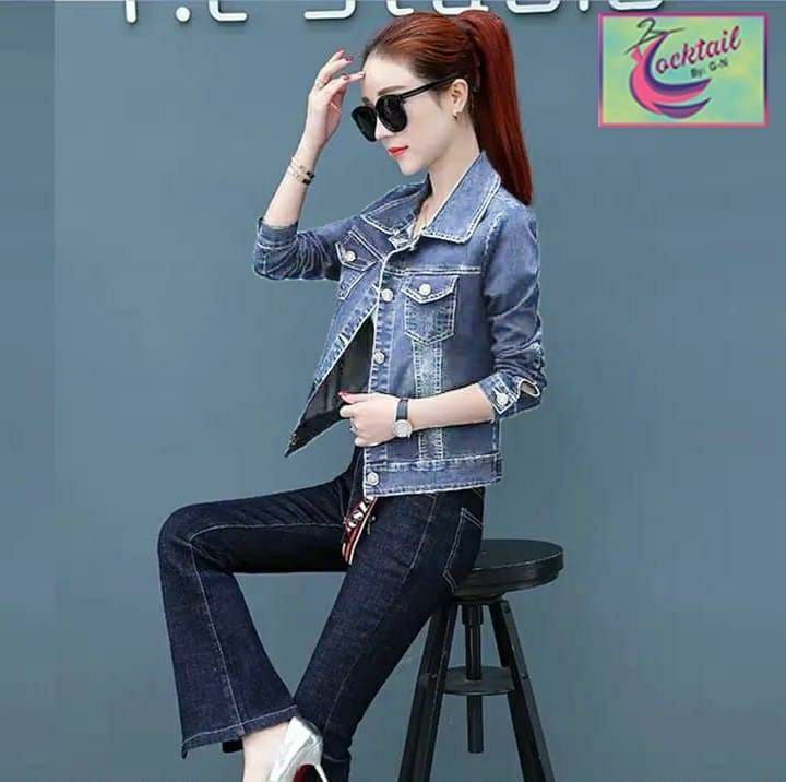 1 Pc Women's Stitched Plain Denim Jacket (Blue)
