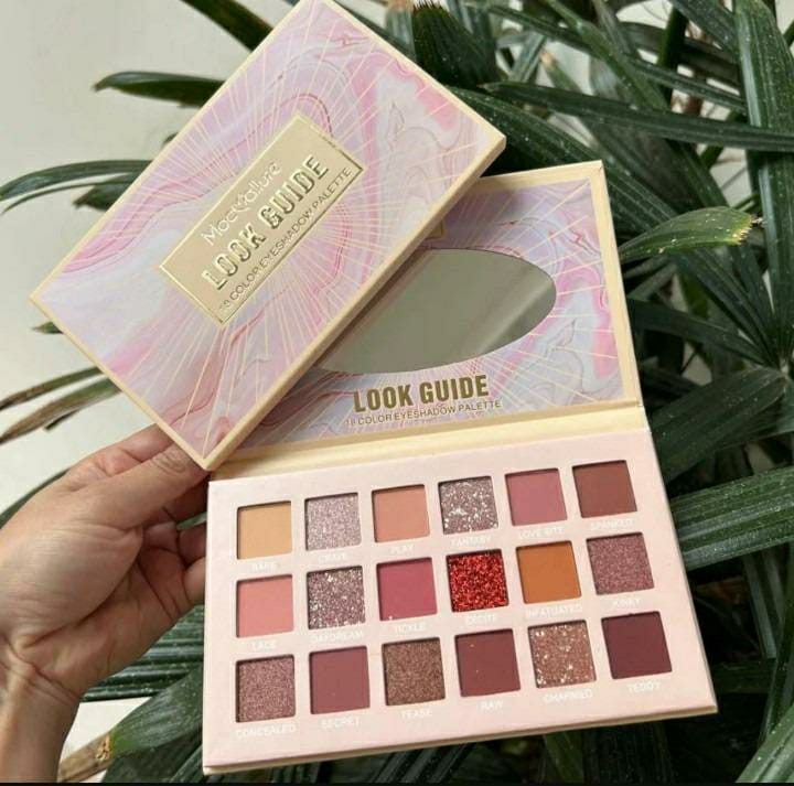 18 Shades Matte And Glitter Eyeshadow Palette