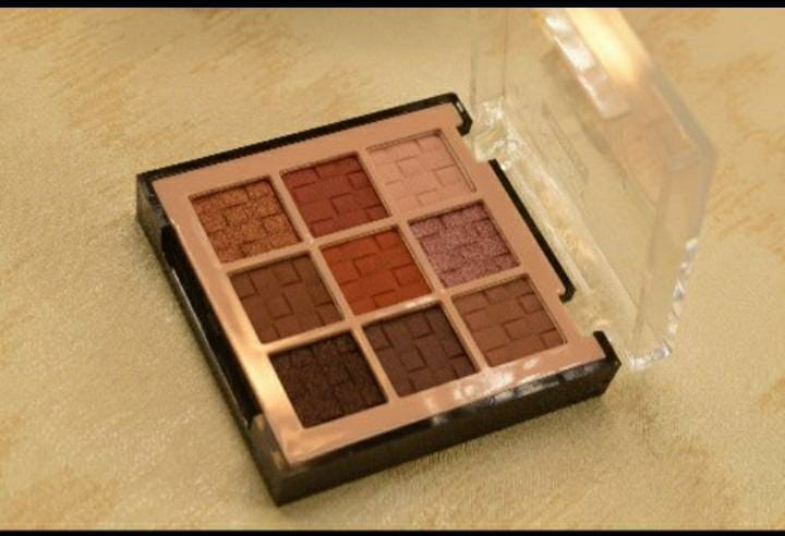 Matte And Glitter Eyeshadow Kit
