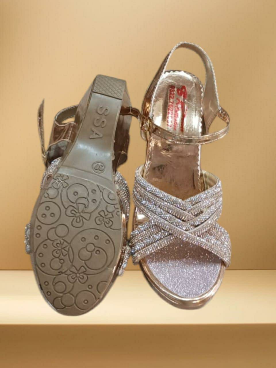 Delicate Stylish Bridle Heel (Silver)