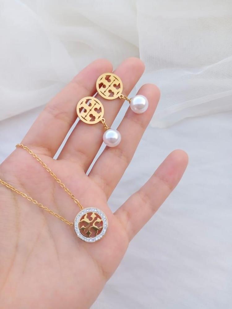 Van Cleef Gold Plated Artificial Set