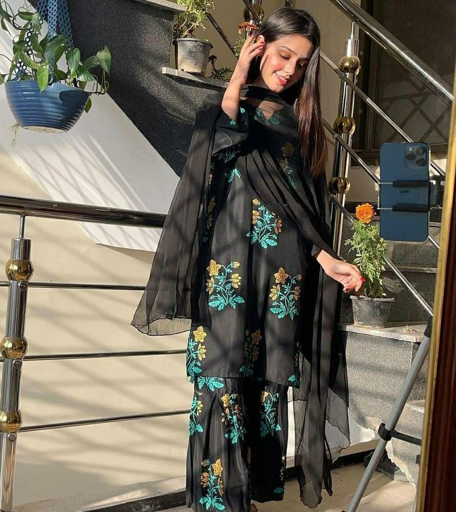 3 Pcs Women's Stitched Linen Printed Suit (Black)