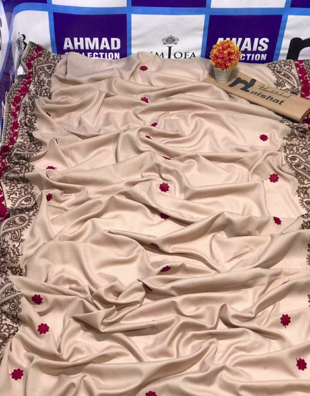 1 Pc Women's Lawn Embroidered Shawl