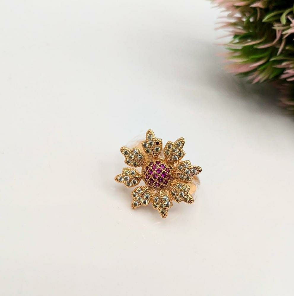 Flower Design Zircon Charm Ring (Golden)