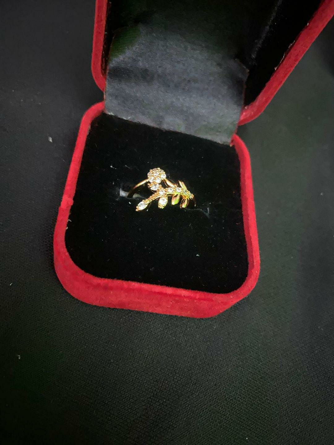 Leaf Design Gold Plated Crystal Charm Ring (Golden)