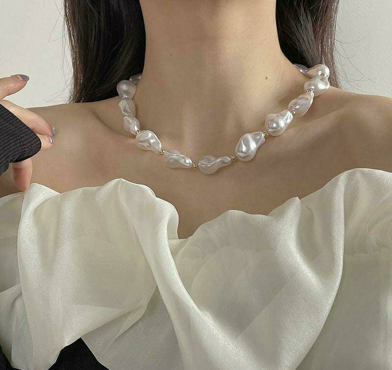 Delicate Beads Necklace