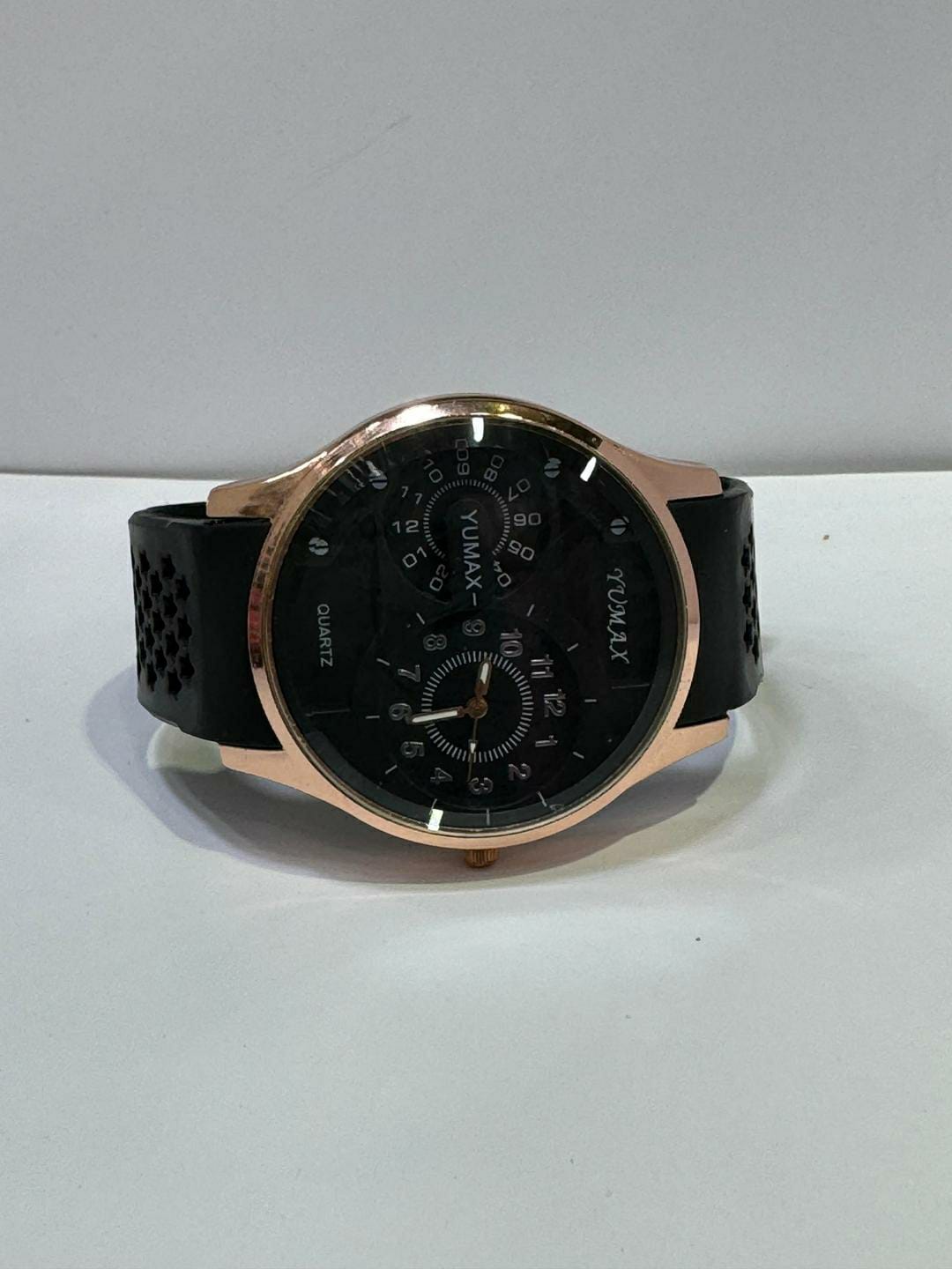 Unisex Watch With Rubber Strap (Black)