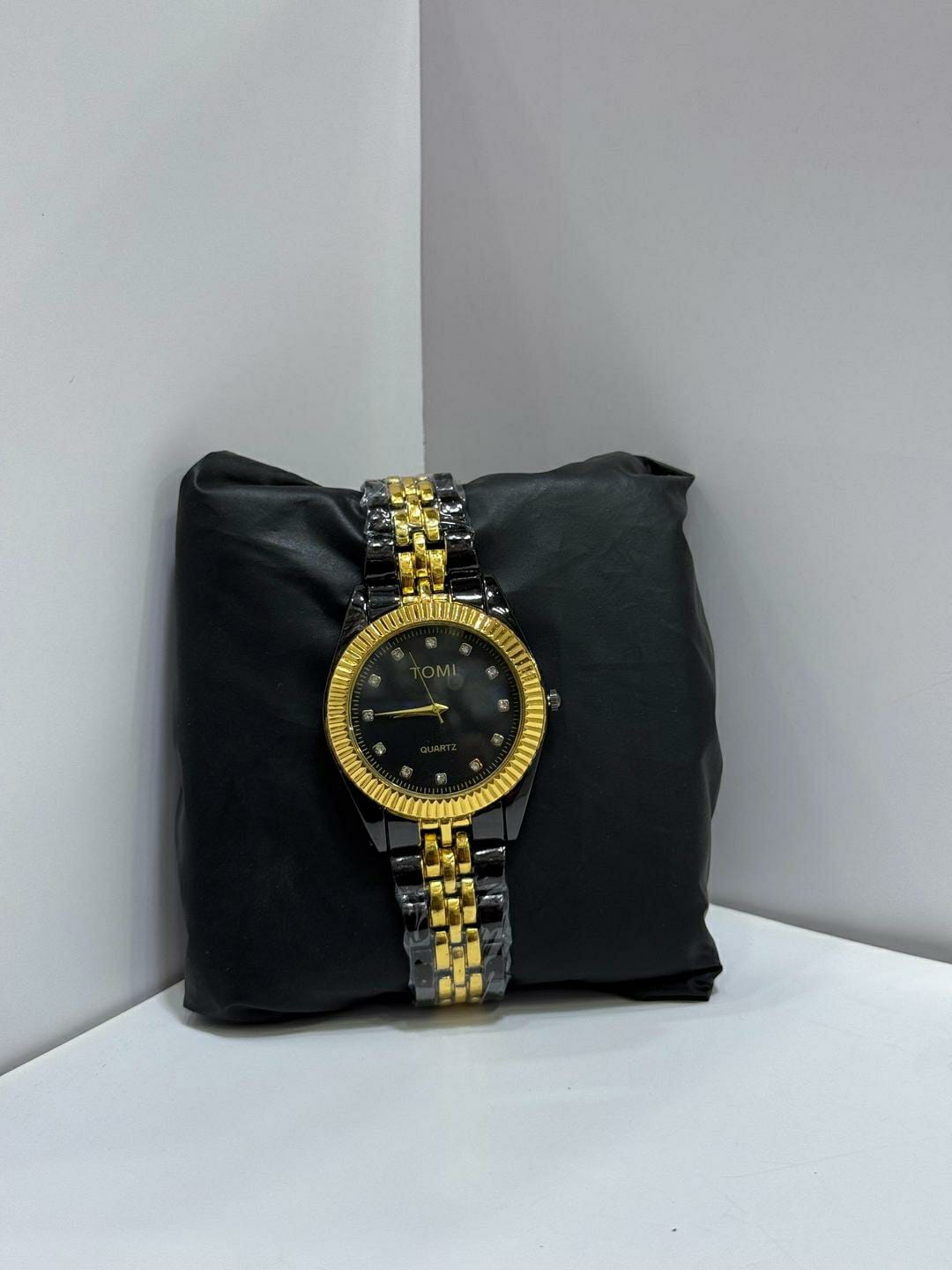Men's Analogue Watch (Black With Golden)