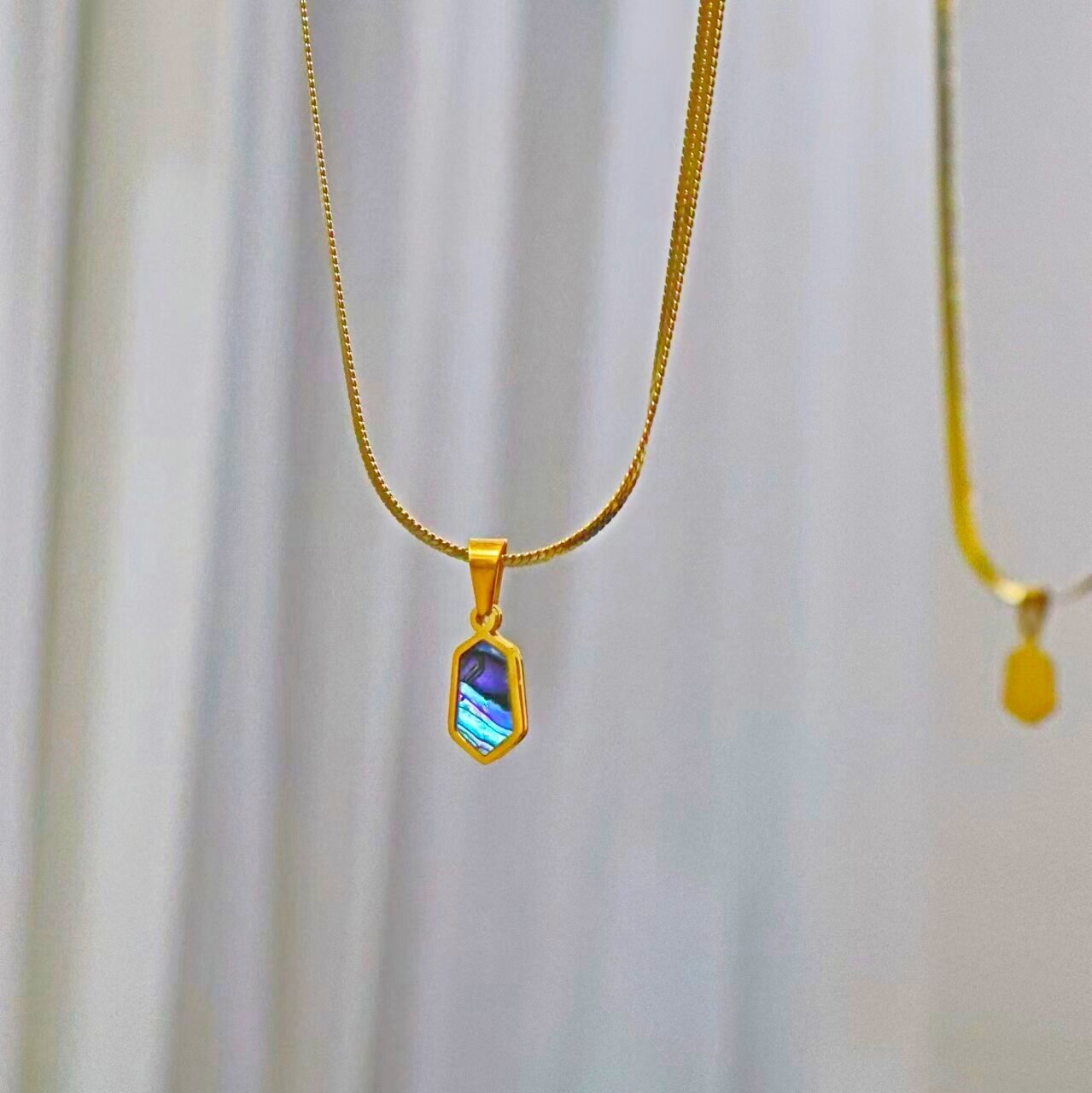 Titanium Steel Handmade Natural Abalone Shell Patch Electroplating 18k Golden Clavicle Chain