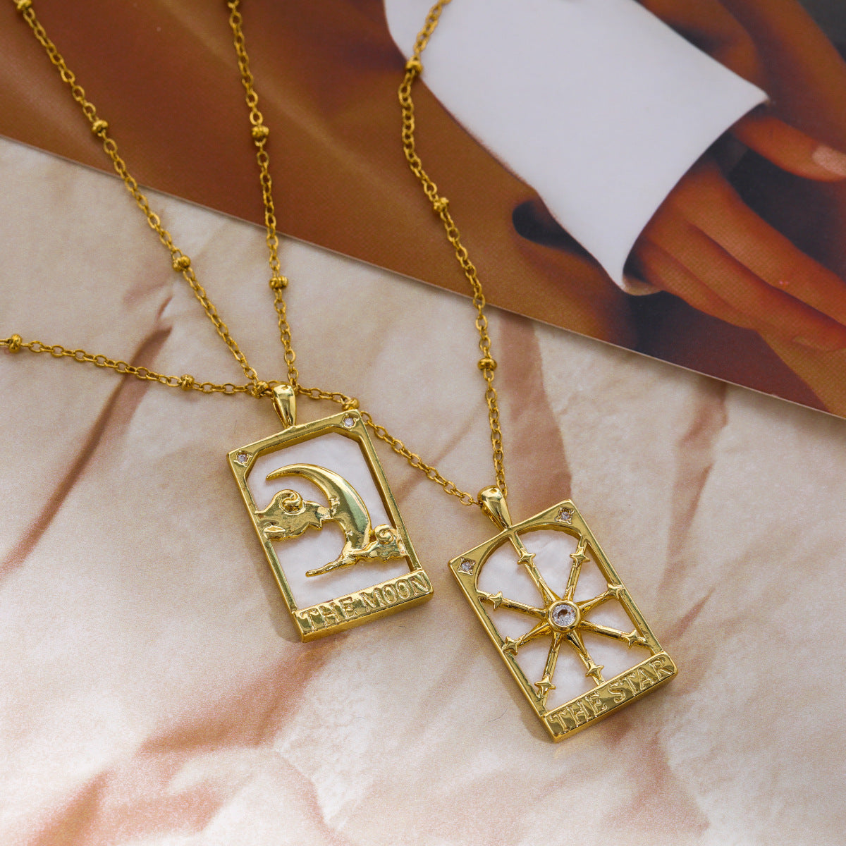 Special Interest Light Luxury Vintage Star Moon Tarot Pendant Necklace