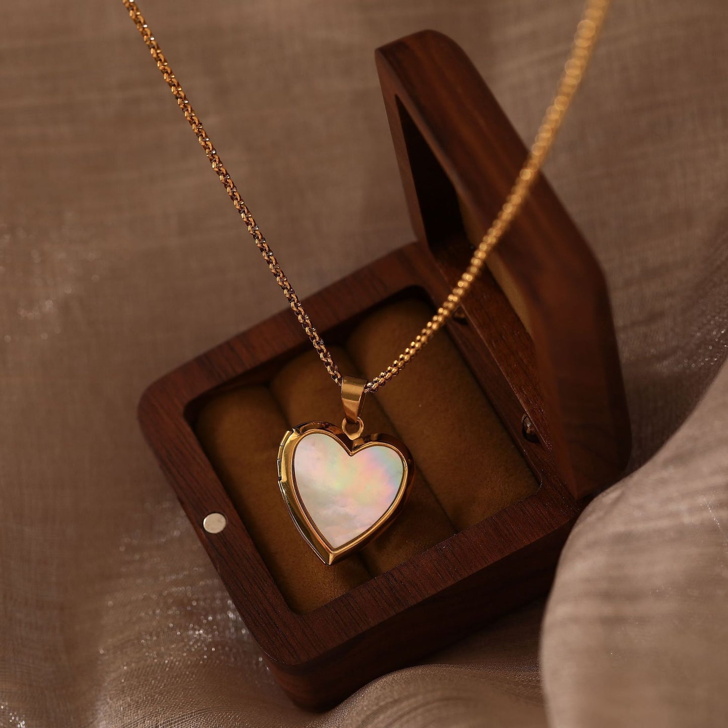 Titanium Steel Natural Shell Love Pendant Necklace Open And Close Color Retention