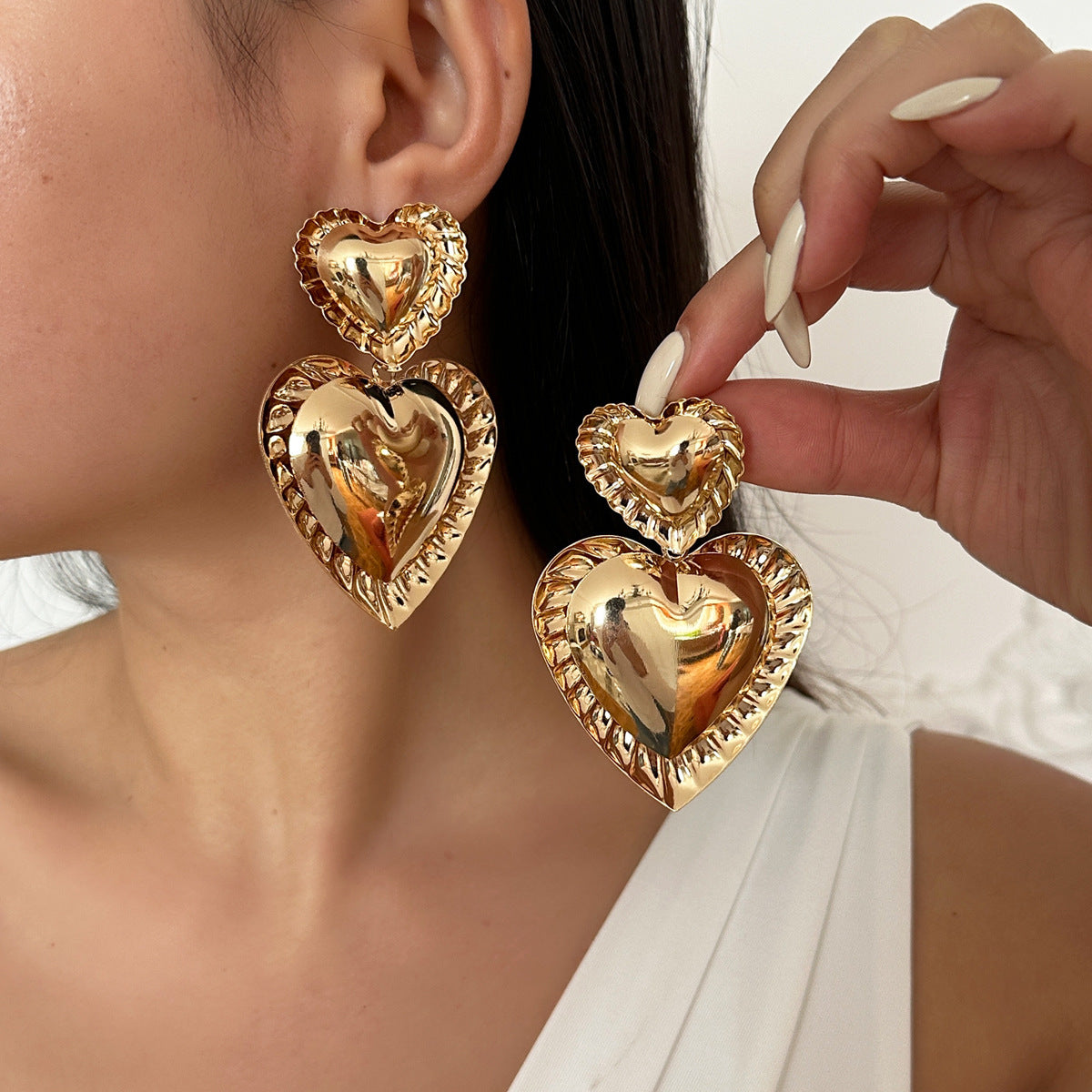 Exaggerating Heart-shapaed Metal Alloy Earrings Niche Texture