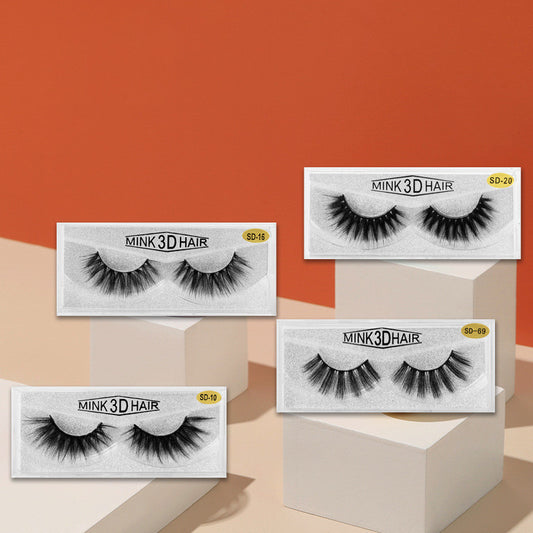 A Pair Of 3D Synthetic Synthetic False Eyelashes