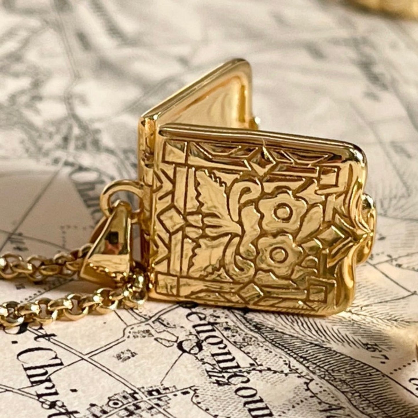 Love Heart Flowers Album Pendant Square Closure Necklace Special-interest Design Closure