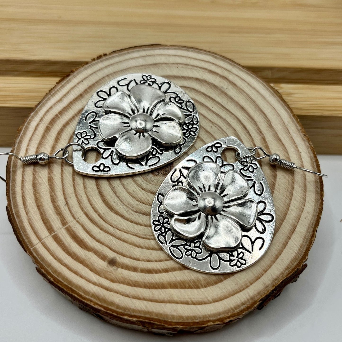 National Fashion Drop-shaped Carved Earrings