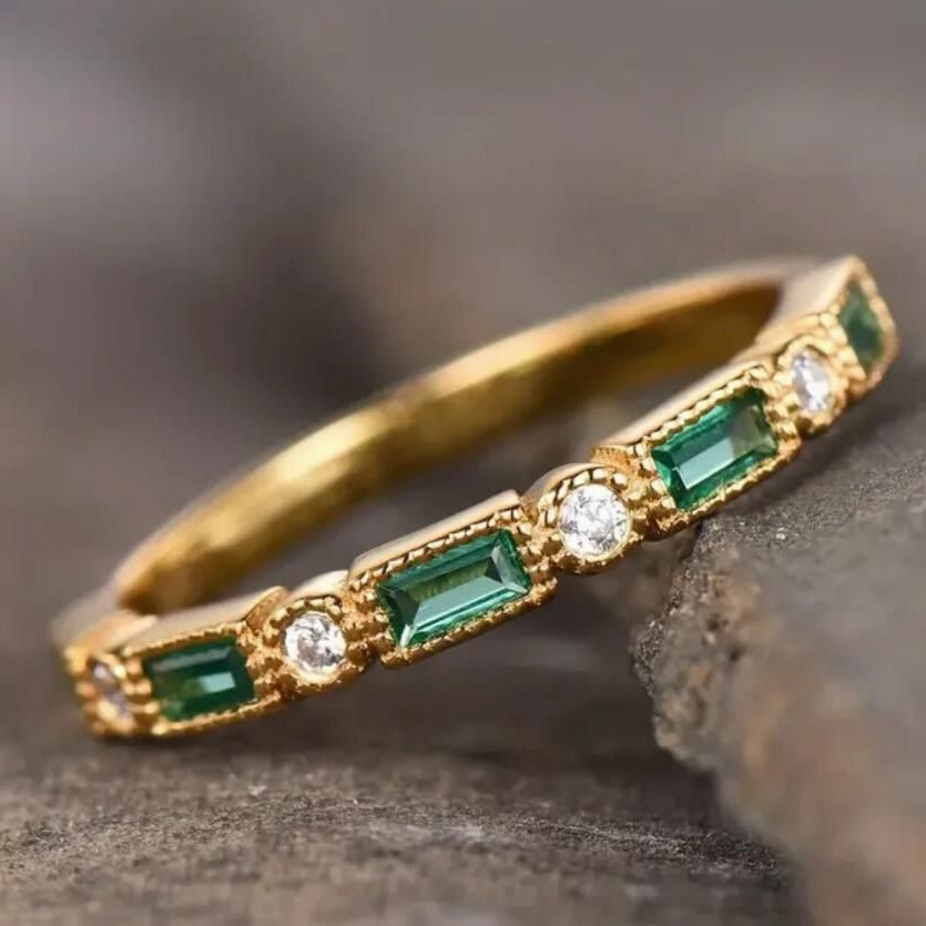 European And American High-grade Emerald Ring