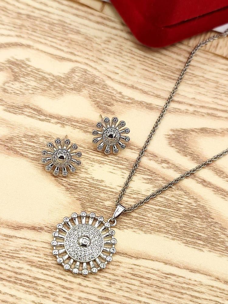 Beautiful Flower Pendant Set