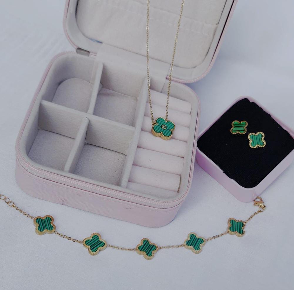 Clover Design Pendant Set