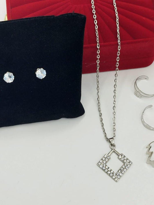 Beautiful Trendy Pendant Set