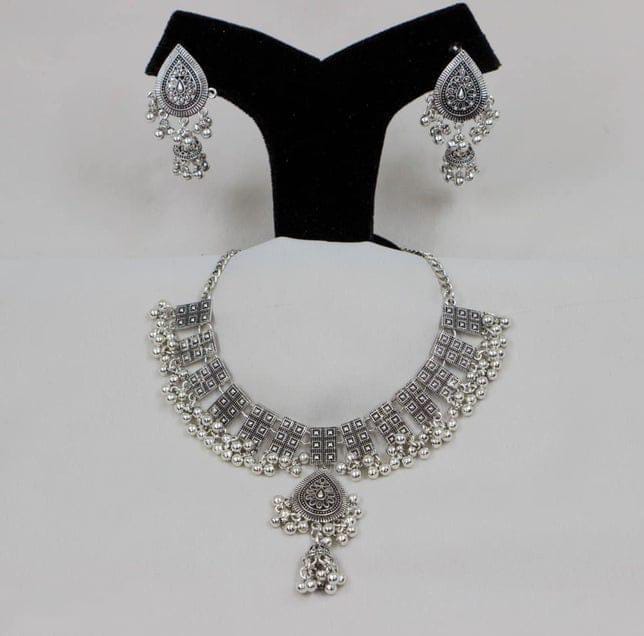 Antique Style Artificial Choker Set