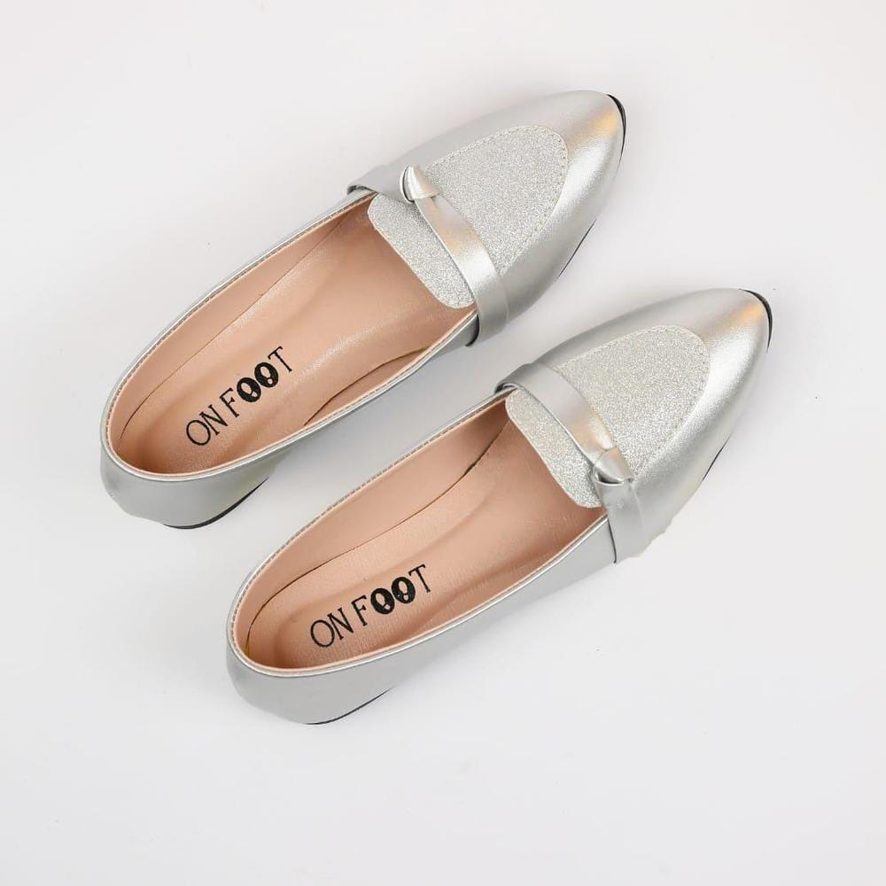 Women's Rexine Casual Pumps (Silver Design)