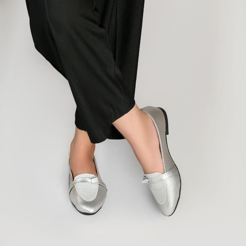 Women's Rexine Casual Pumps (Silver Design)