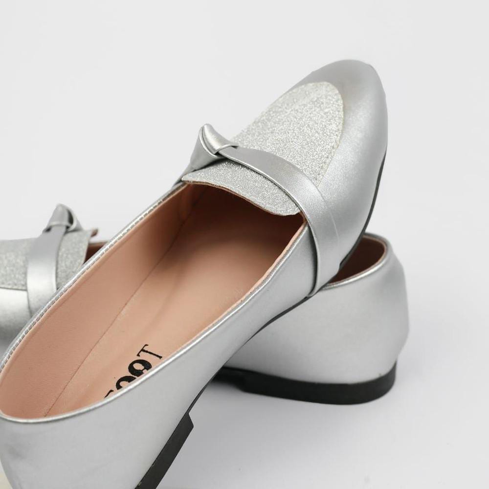 Women's Rexine Casual Pumps (Silver Design)