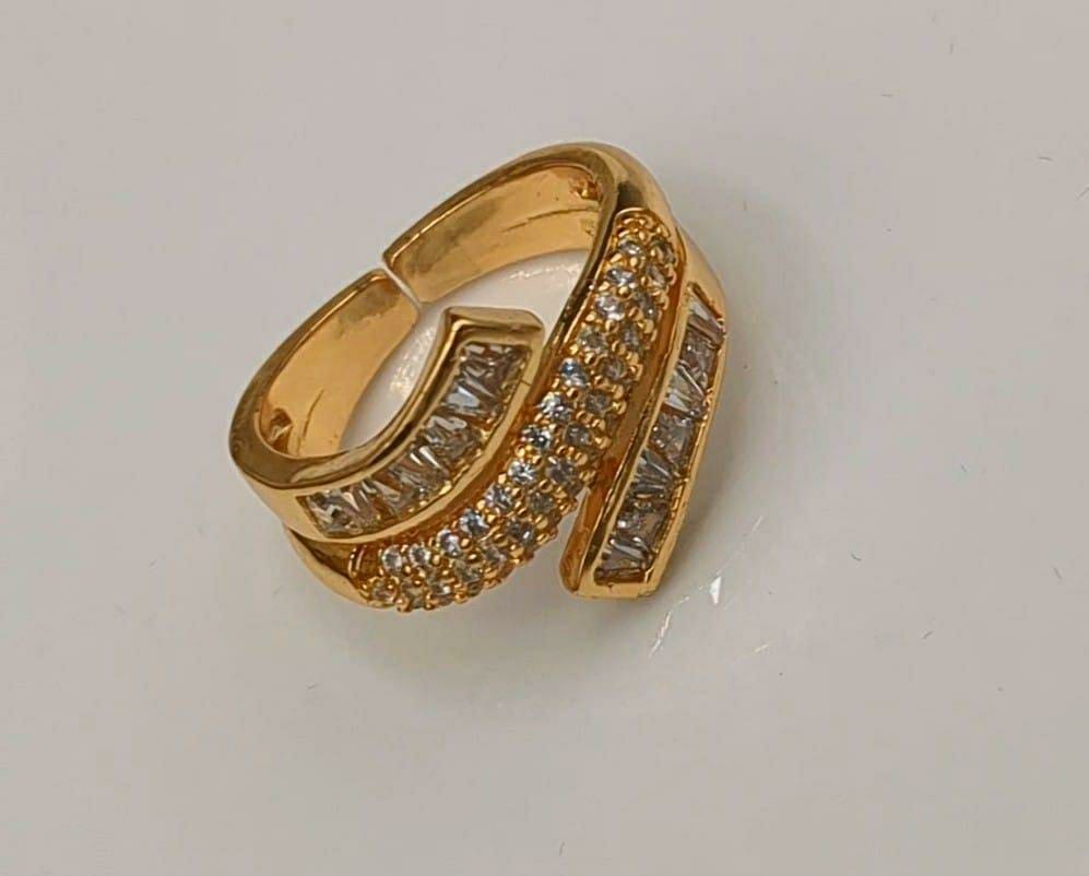 Stylish Round Leaf Style Ring