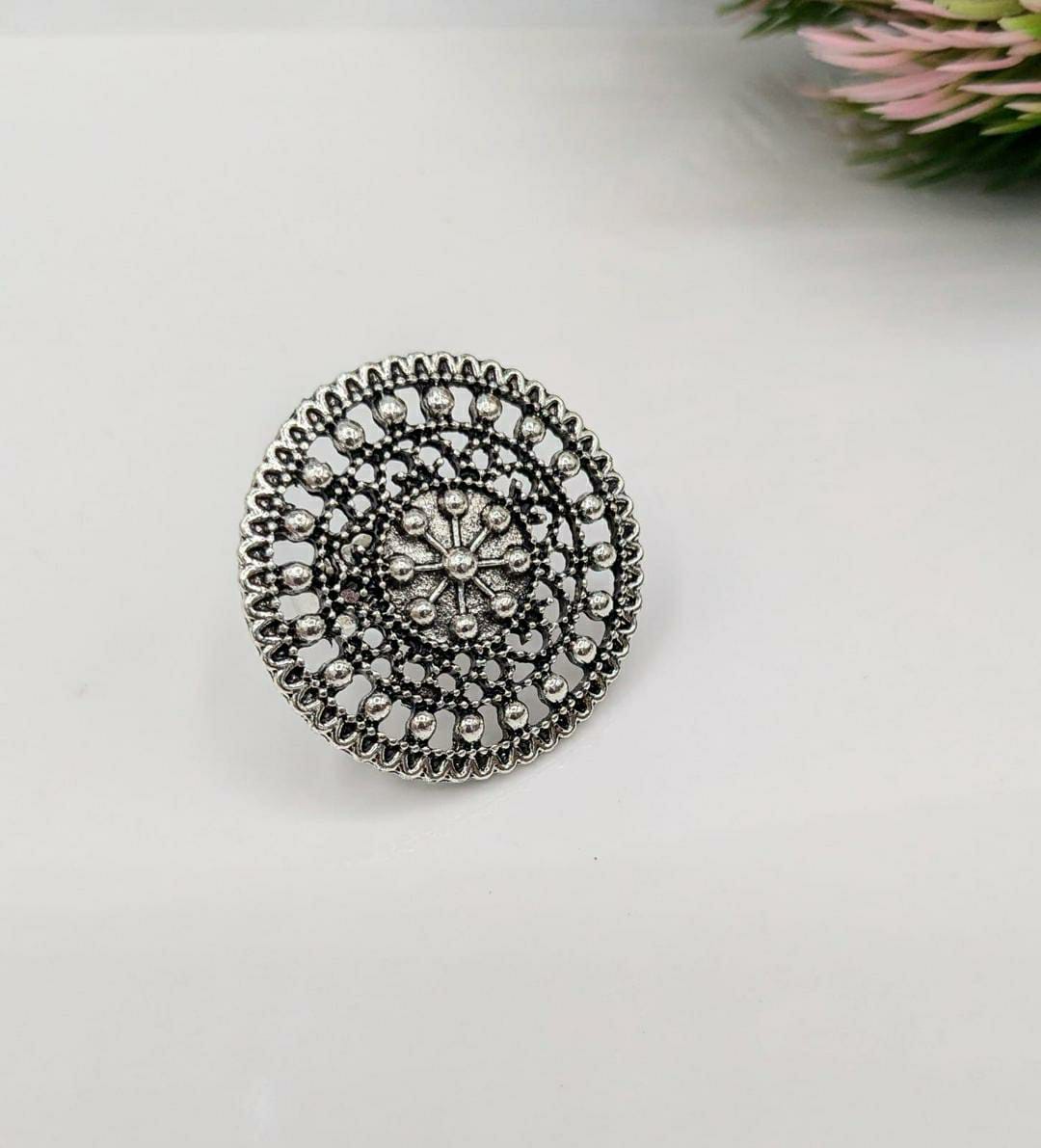 Retro Design Adjustable Ring