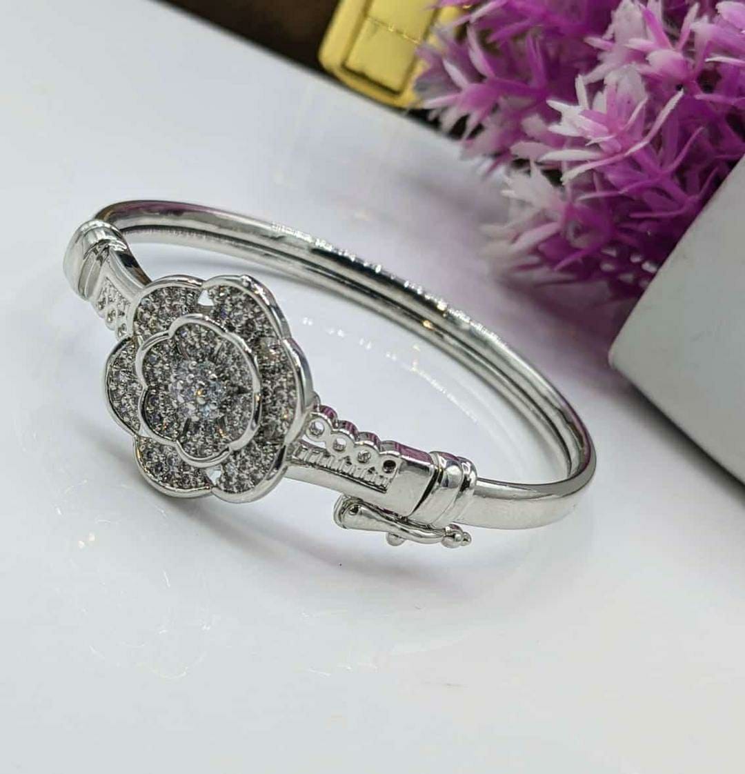 1 Pc Flower Design Crystal Kara Bracelet