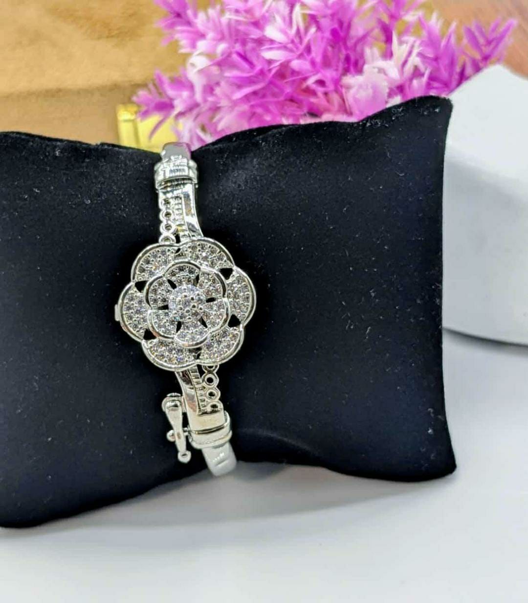 1 Pc Flower Design Crystal Kara Bracelet