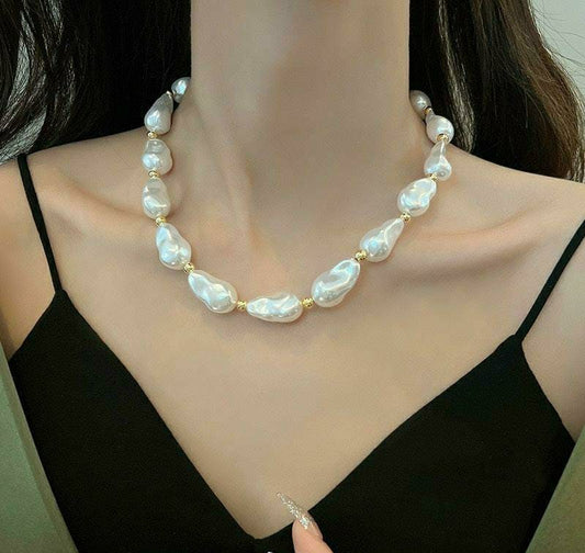 Delicate Beads Necklace