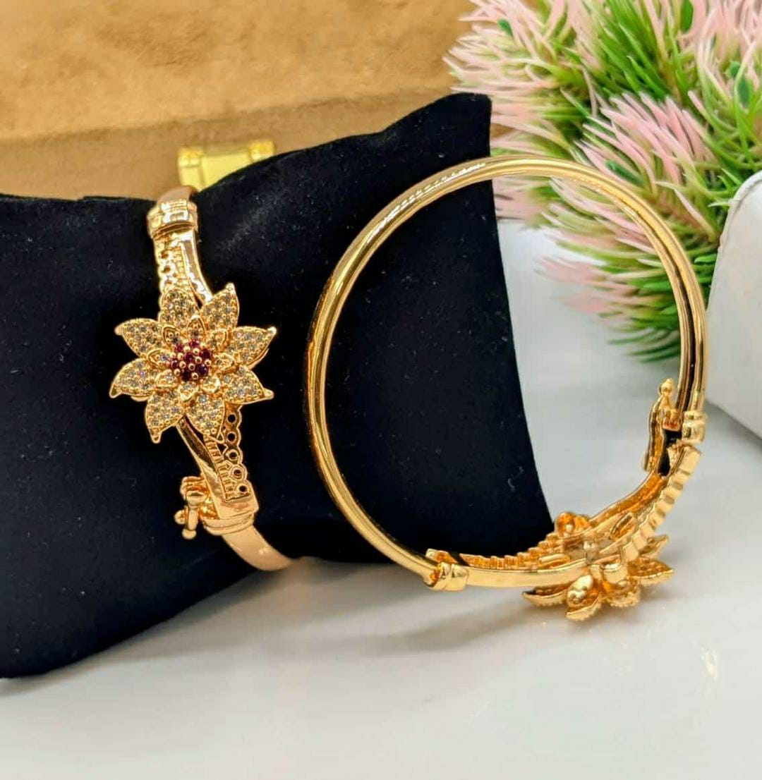 1 Pc Flower Design Gold Plated Crystal Kara Bracelet