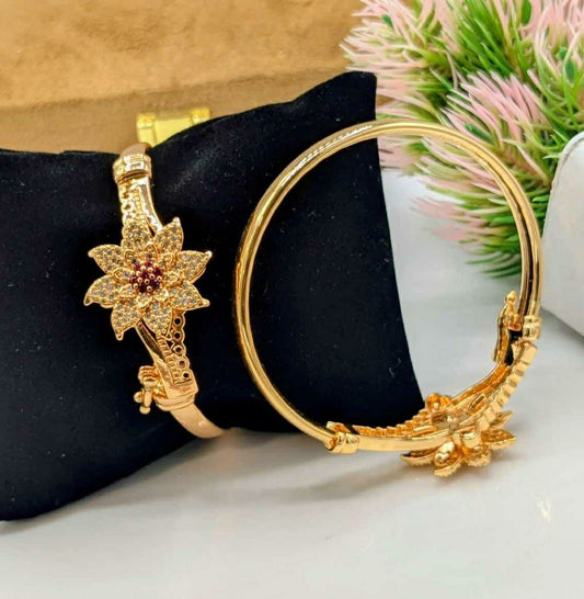 1 Pc Flower Design Gold Plated Crystal Kara Bracelet