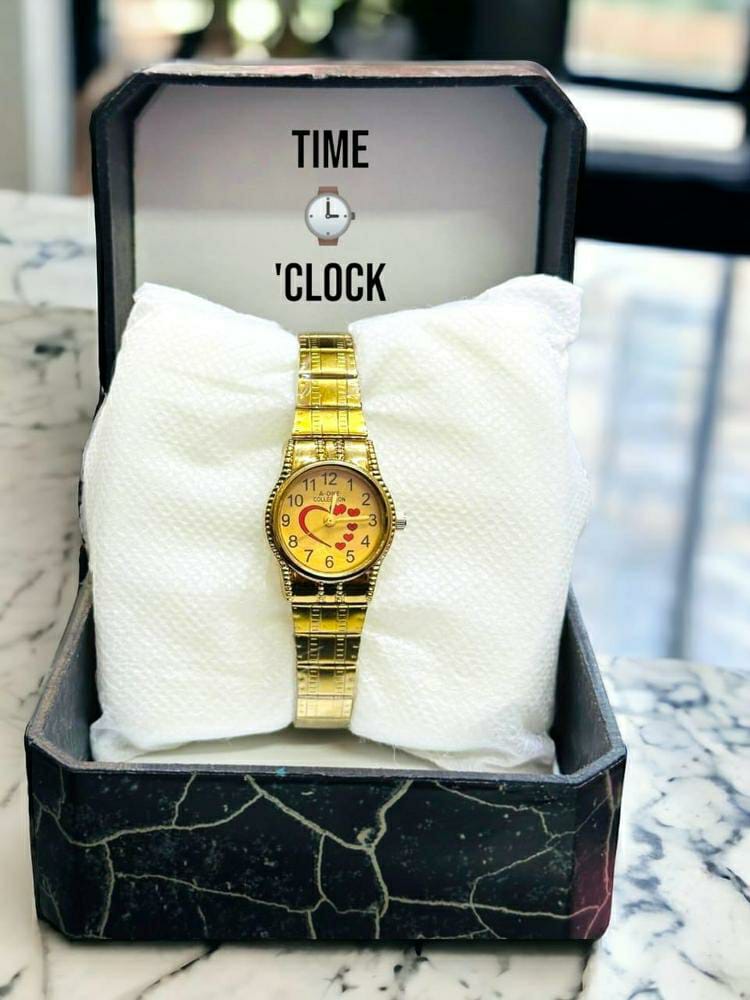 1 Pc Women's Analogue Watch (Golden)