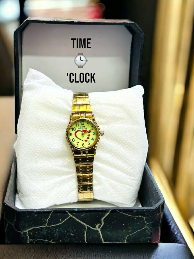 1 Pc Women's Analogue Watch (Golden)