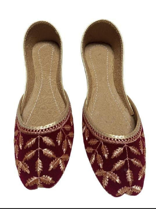 Women's Velvet Embroidered Khussa (Maroon)