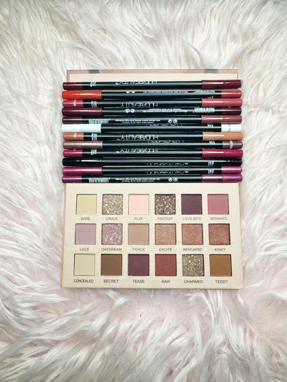 2 in 1 Makeup Deal: Lip Pencil & Eyeshadow Palette Set