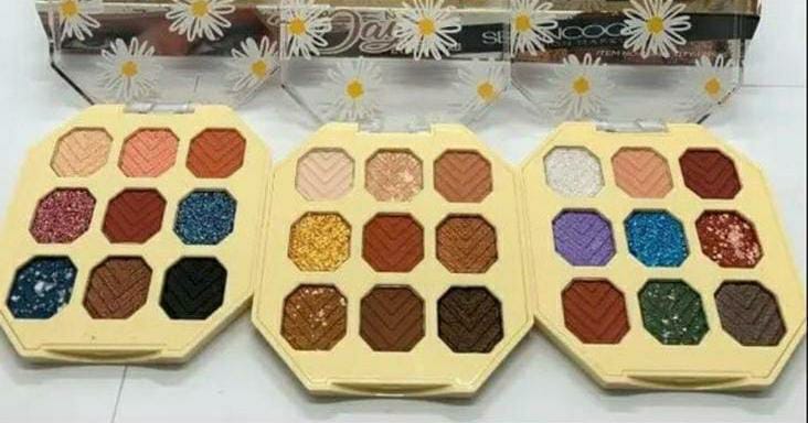 9 Smokey Shades Matte And Glitter Eyeshadow Kit