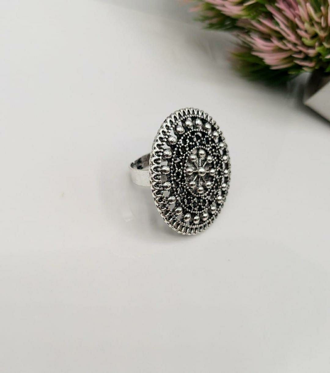 Retro Design Adjustable Ring