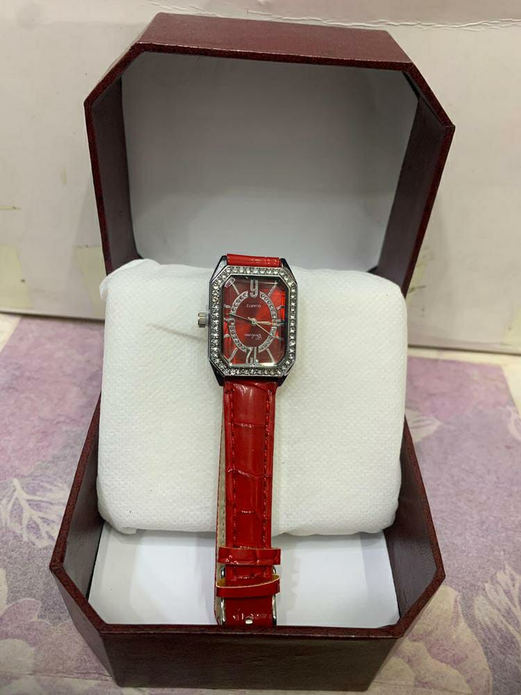 Leather Straps Wrist Watch For Women