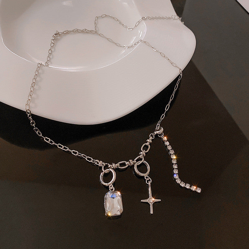 Diamond-studded Star Pendant Necklace Female Sweet Cool Cold Wind Cross Clavicle Chain